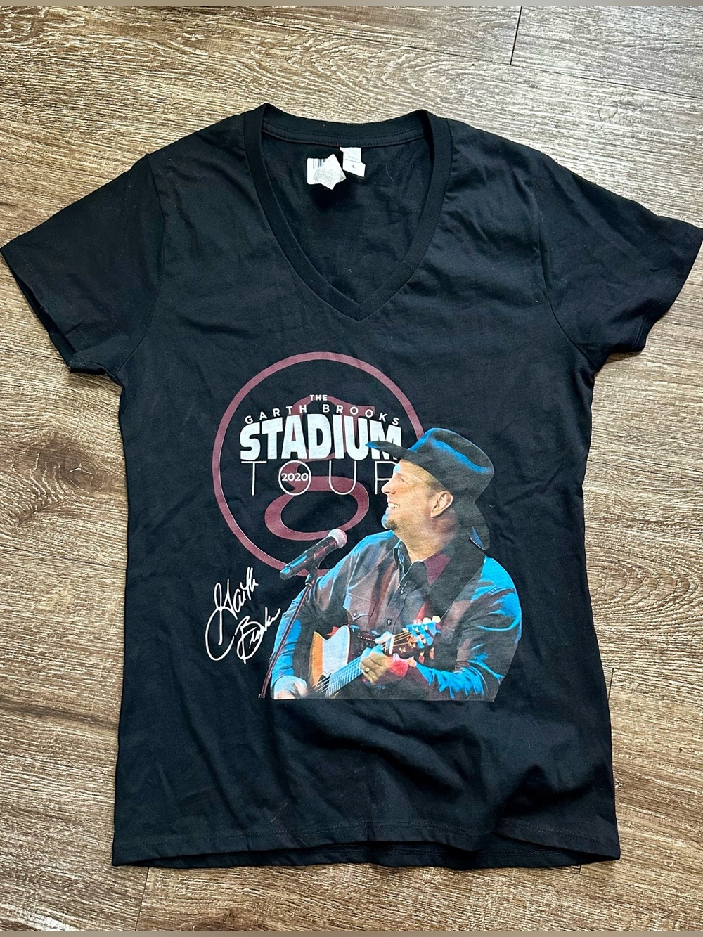Women’s V Neck Garth Brooks 2020 Stadium Tour Tee; L 100% cotton